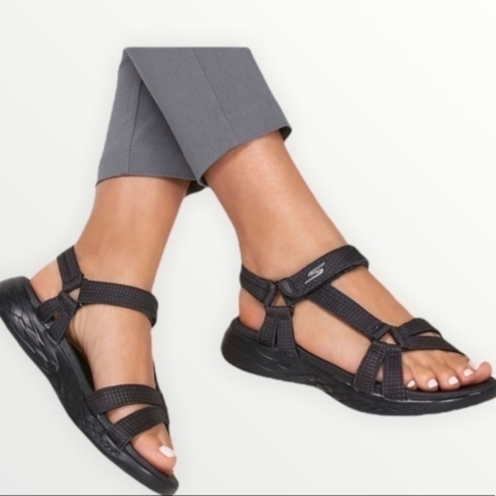 sketchers sandals on the Go size 10